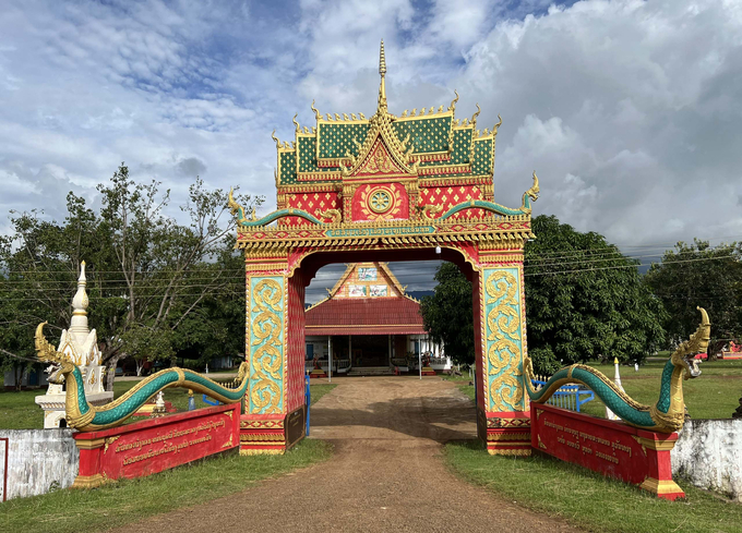Một ngôi chùa do Cao su Việt Lào xây dựng tại tỉnh Champasak, Lào. Ảnh: Thanh Sơn.