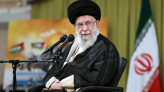 Lãnh tụ tối cao Ayatollah Ali Khamenei phát biểu ở thủ đô Tehran, Iran, hôm 1/11. Ảnh: AP.