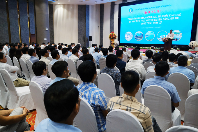 Many proposals and recommendations were made by irrigation companies at the conference on the morning of November 2. Photo: Bao Thang.