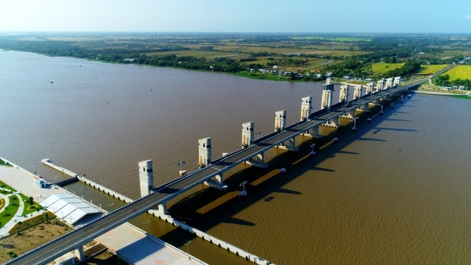 In addition to the task of irrigation, ensuring water for daily use,... many irrigation works have now become tourist attractions, attracting tourists. Photo: Tung Dinh.