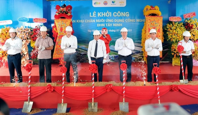 Lễ khởi công dự án khu chăn nuôi ứng dụng công nghê cao DHN Tây Ninh.