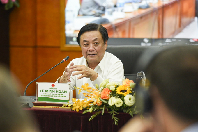 Minister Le Minh Hoan: Developing a sustainable coffee industry means leaving no one behind. Photo: Quynh Chi.