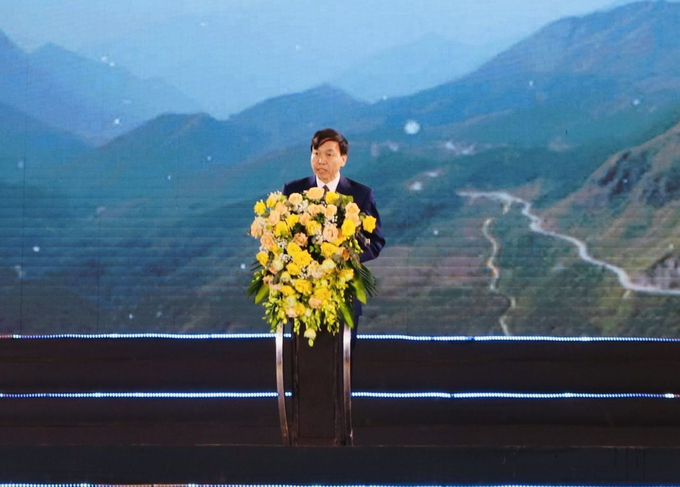 The Chairman of Lai Chau Provincial People's Committee, Mr. Le Van Luong spoke at the Cultural Festival of ethnic minorities with a population of less than 10,000 people. Photo: H.H.