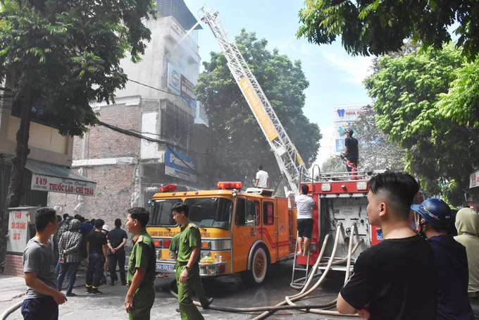 Vụ hỏa hoạn xảy ra tại cửa hàng thiết bị điện Hà Dương gây thiệt hại không nhỏ cho chủ hộ. 