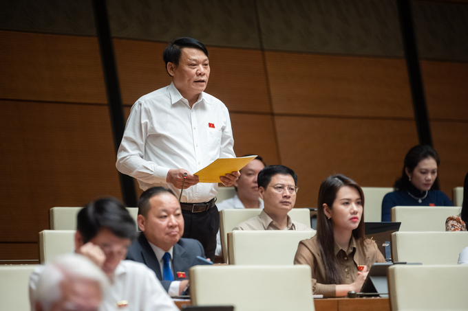 Đại biểu Nguyễn Thành Nam, đoàn Đại biểu Quốc hội tỉnh Phú Thọ đề xuất cho phép chuyển nguồn thực hiện các Chương trình Mục tiêu quốc gia đến cuối giai đoạn. Ảnh: QH.