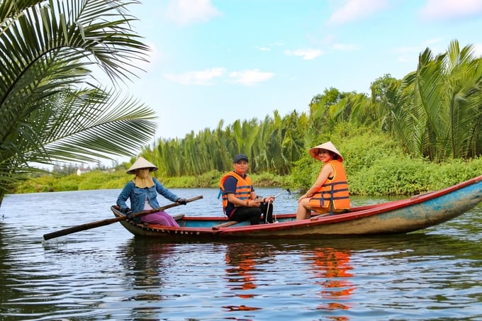 Rừng dừa nước ở xã Tịnh Khê hiện nay là điểm du lịch sinh thái hấp dẫn du khách. Ảnh: L.K.