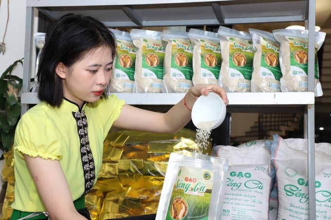 Gạo Séng Cù đã khẳng định được chất lượng, thương hiệu nên việc tiêu thụ sản phẩm ngày càng thuận lợi. Ảnh: Thanh Tiến.