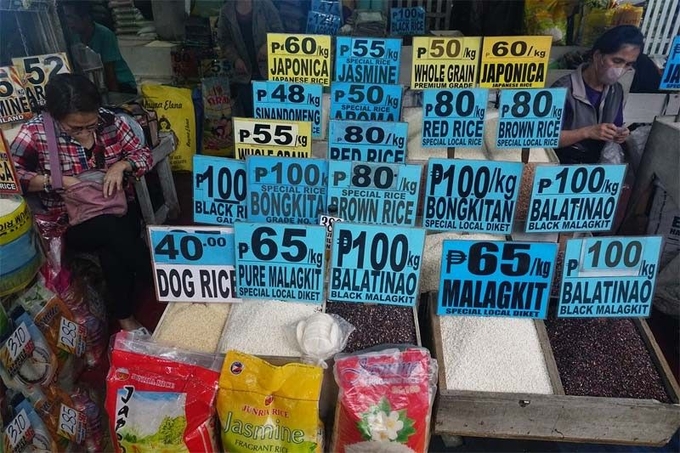 Rice prices in Baguio City increase on August 10, 2023 due to a problem in supply caused by typhoon #EgayPH and the continuous rains in Benguet. The cheapest rice is currently priced at P40 per kilo at the Baguio City Market. Photo: STAR / Andy Zapata Jr