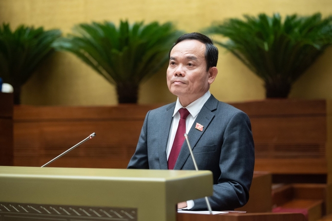 Phó Thủ tướng Trần Lưu Quang trình bày báo cáo trước Quốc hội sáng 6/11. Ảnh: Quốc hội.