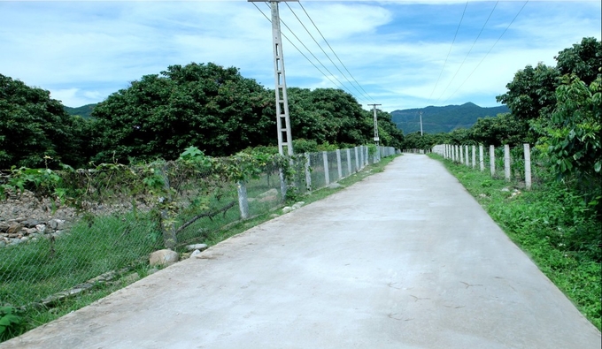 Nhiều tuyến đường thôn, bản ở huyện Sông Mã đã được kiên cố hóa. Ảnh: Hải Tiến.