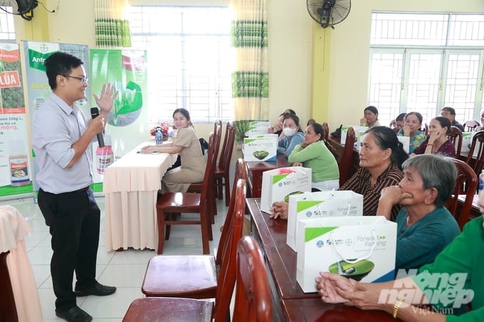 According to Dr. Dang Kieu Nhan, the local agricultural extension workforce needs to innovate its approach towards cooperating with farmers. Photo: Ho Thao.