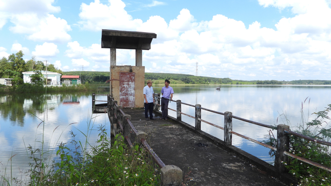 Công trình thủy lợi hồ Đồng Xoài một trong những hồ lớn nhất tỉnh Bình Phước có vai trò đặc biệt quan trọng. Ảnh: Trần Trung.