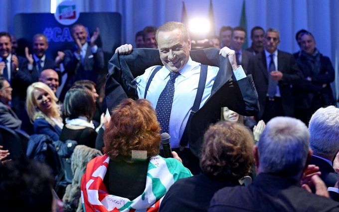 Cố Thủ tướng Italy Silvio Berlusconi tại một cuộc họp báo ở Rome hồi tháng 10/2015. Ảnh: EPE.