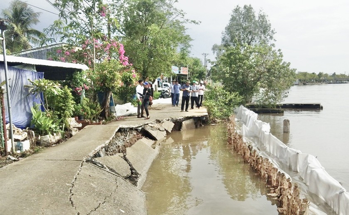 Tỉnh Cà Mau vừa công bố thêm tình huống khẩn cấp sạt lở bờ sông, bờ biển trên địa bàn huyện Đầm Dơi.