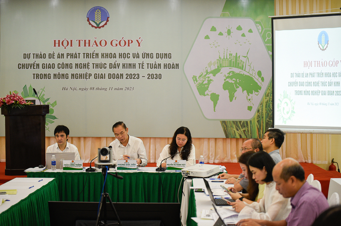 Hội thảo góp ý dự thảo Đề án 'Phát triển khoa học và ứng dụng, chuyển giao công nghệ thúc đẩy kinh tế tuần hoàn trong nông nghiệp tới năm 2030' ngày 8/11. Ảnh: Quỳnh Chi.