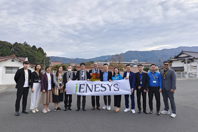 Đoàn công tác Bộ NN-PTNT trong chương trình JENESYS 2023 chụp ảnh cùng đại diện của thị trấn Ohnan. Ảnh: JICE.