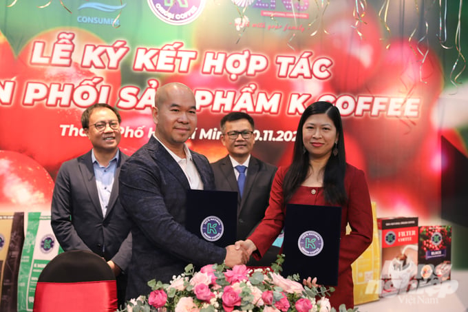 Phuc Sinh Consumer ký hợp tác với LNS International Corporation phân phối các sản phẩm cà phê K COFFEE tại thị trường quốc tế. Ảnh: Minh Sáng.