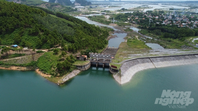 Hồ Yên Lập có dung tích 127,5 triệu m3, cấp nước tưới cho hơn 8.300ha đất canh tác nông nghiệp Quảng Ninh. Ảnh: Cường Vũ