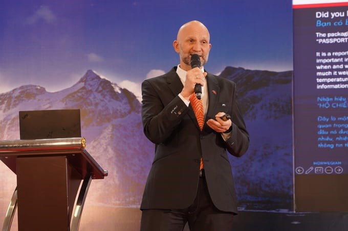 Dr. Asbjørn Warvik Rørtveit, Southeast Asia Regional Director of the Norwegian Seafood Council, said: 'The foundation of the Norwegian seafood industry is a commitment to responsible development and maintaining a natural balance in the environment.' Photo: Hong Tham.