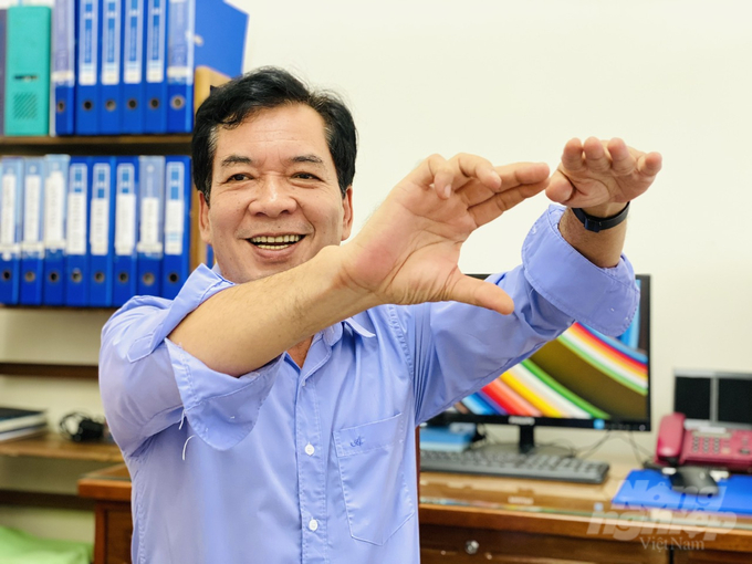 Mr. Nguyen Huu Thien, an independent ecological research expert in the Mekong Delta. Photo: Le Hoang Vu.