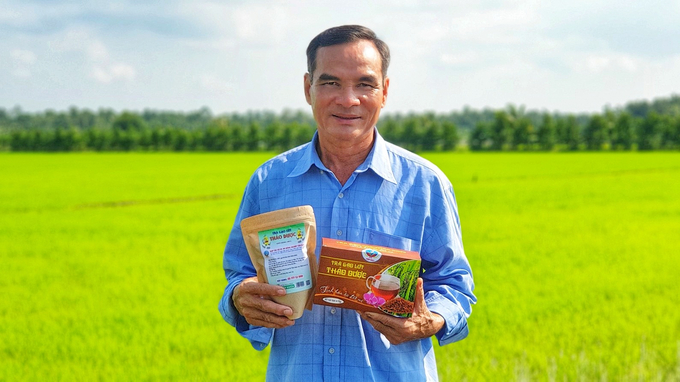 Canh tác lúa thơm theo hướng hữu cơ, khép kín từ sản xuất tới chế biến, tiêu thụ đã giúp sản phẩm gạo của HTX Sản xuất - Dịch vụ nông nghiệp Tấn Đạt có giá cao trên thị trường. Ảnh: Kim Anh.