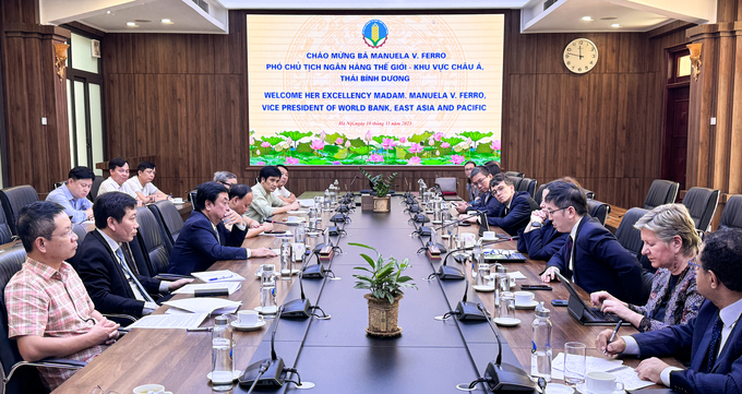 Discussion between the Ministry of Agriculture and Rural Development and the World Bank on November 10. Photo: Quynh Chi.