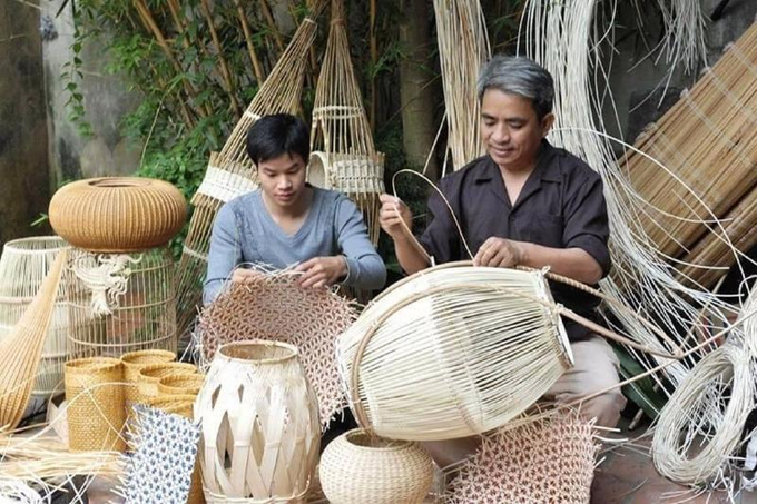 Making bamboo and rattan in Phu Vinh, Hanoi. Photo: VnEconomy.