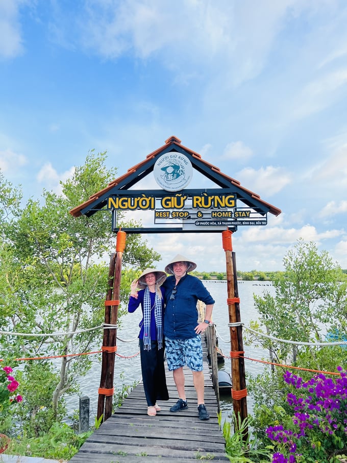 The number of international tourists visiting Ben Tre province within the first nine months of 2023 reached 292,962, marking a remarkable increase of 458.8% compared to the same period in 2022, and reaching 87.7% of the planned target. Photo: Minh Dam.