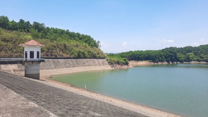 Hồ Đầm Hà Động, cung cấp nước tưới cho 3.500ha đất canh tác, tạo nguồn cấp nước sinh hoạt cho 29.000 người dân, nuôi trồng thuỷ sản của huyện Đầm Hà. Ảnh: Viết Cường