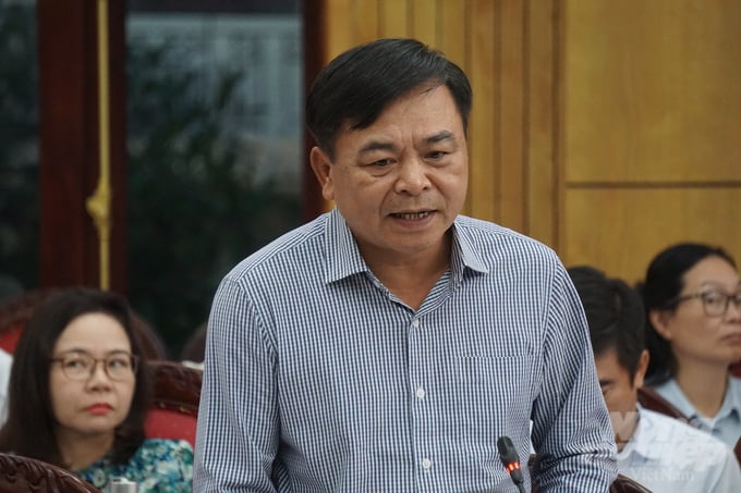 Thứ tưởng Bộ NN-PTNT Nguyễn Hoàng Hiệp giải đáp một số vấn đề về chuyển đổi mục đích sử dụng đất tại tỉnh Thanh Hóa. Ảnh: Quốc Toản.