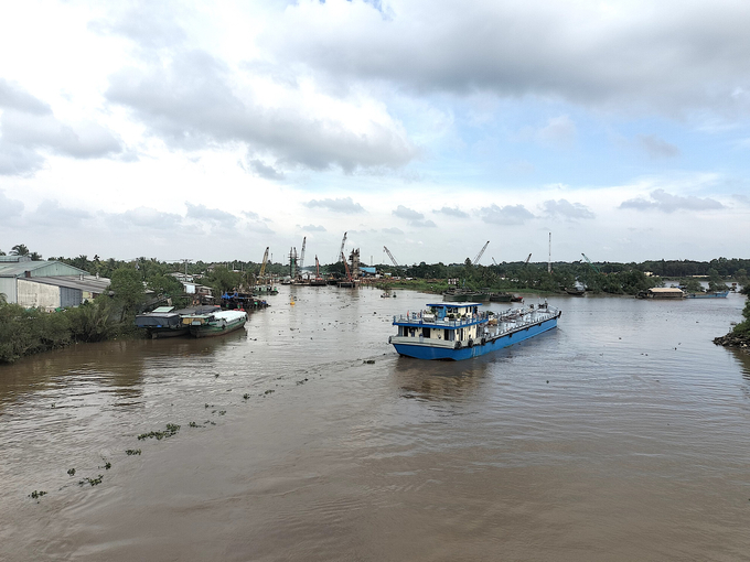 Chi cục Đường thủy nội địa khu vực III (Cục Đường thủy nội địa Việt Nam) đã có văn bản thông báo tạm dừng phương tiện thủy lưu thông từ sông Tiền vào kênh Nguyễn Tấn Thành từ ngày 3/11/2023 đến ngày 21/3/2024. Ảnh: Minh Đảm.