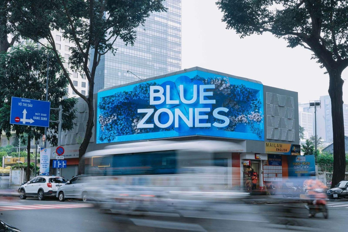 Hình ảnh Blue Zone tràn ngập đường phố Sài Gòn. Ảnh: ST.