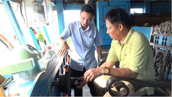 The automatic steering equipment system allows the fishing vessel to navigate without the need for manual intervention. Photo: Viet Toan.