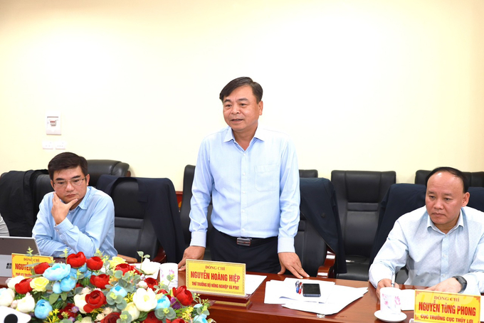 Thứ trưởng Nguyễn Hoàng Hiệp và đoàn công tác của Bộ NN-PTNT làm việc với tỉnh Hà Giang về vấn đề thủy lợi và nước sạch nông thôn. Ảnh: Đào Thanh.