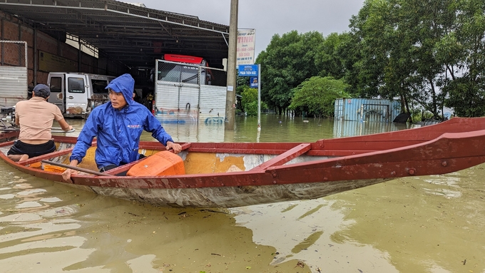 Mưa lớn kéo dài gây ngập lụt trên diện rộng tại Thừa Thiên - Huế. Ảnh: Công Điền.