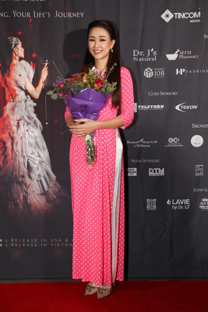 Ca sĩ Maya tại buổi ra mắt bộ phim 'Đóa hoa mong manh' ở Mỹ.