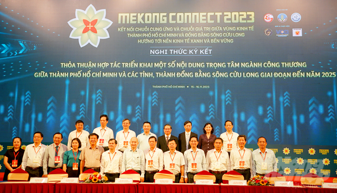 Sở Công thương TP.HCM và các tỉnh vùng ĐBSCL ký kết hợp tác triển khai một số nội dung trọng tâm giai đoạn đến năm 2025. Ảnh: Nguyễn Thủy.