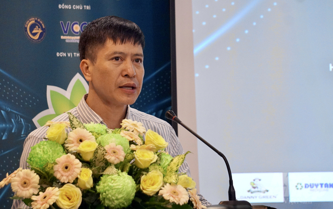 Mr. Nguyen Minh Tien, Director of the Center for Agricultural Trade Promotion, Ministry of Agriculture and Rural Development, shared at the seminar 'Promoting online sales through online platforms' taking place on the morning of November 15. Photo: Nguyen Thuy.