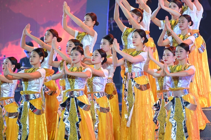 Chương trình quy tụ khoảng 500 diễn viên, ca sĩ, đoàn nghệ thuật của 2 quốc gia Việt Nam – Nhật Bản. Ảnh: Nguyễn Thành. 