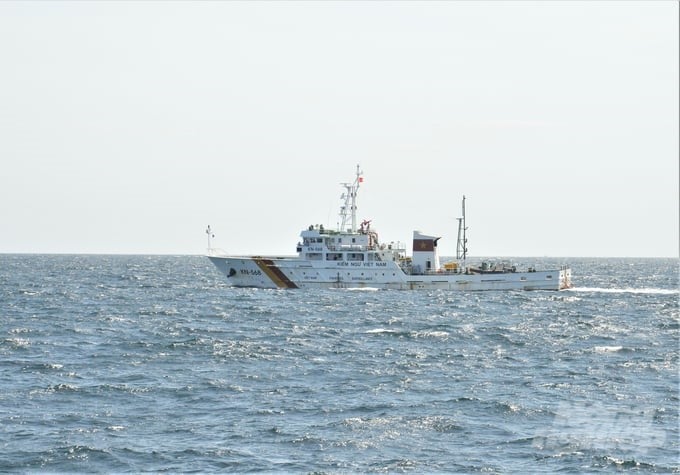 Implementing the Coordination Plan, the ship of the Sub-Department of Fisheries Surveillance Region V participates in patrolling and controlling fishing vessels at sea and combating IUU fishing in the waters of Ca Mau and Kien Giang provinces. Photo: Trung Chanh.