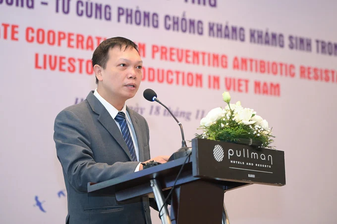 Representative of the FAO-Vietnam Office, Mr. Nguyen Song Ha said that FAO is working closely with the Government of Vietnam to ensure appropriate dissemination of new regulations on the use of antibiotics in livestock and aquaculture. Photo: Tung Dinh. 