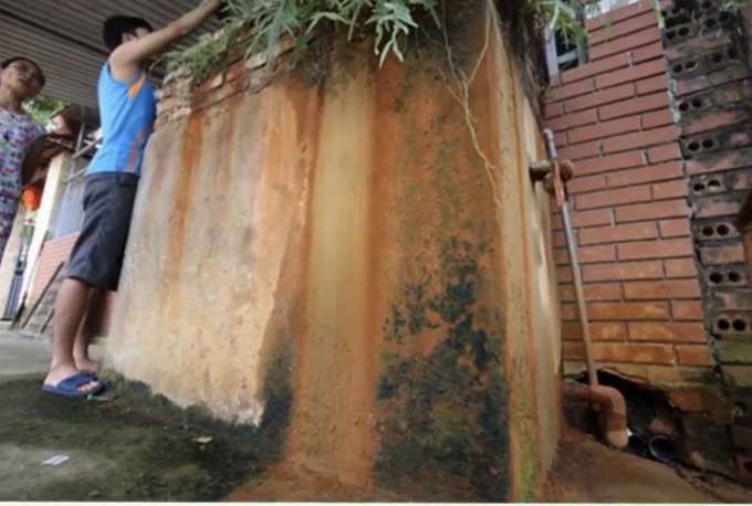 Một bể lọc nước giếng khoan truyền thống ở các vùng nông thôn khu vực ĐBSH. Ảnh: T.Bình.