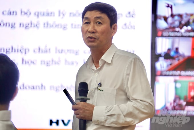 Associate Professor Phan Xuan Hao, Deputy Head of the Training Management Department at the Vietnam National University of Agriculture, sharing at the conference. Photo: Nguyen Thuy.