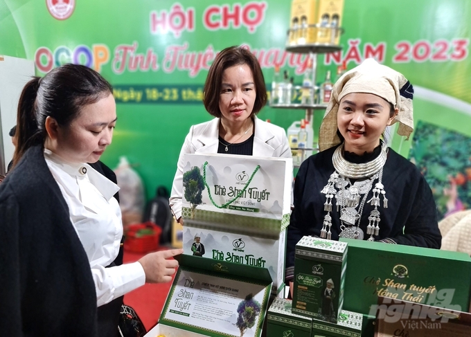 Hội chợ OCOP tỉnh Tuyên Quang có 65 gian hàng trưng bày các sản phẩm OCOP. Ảnh: Đào Thanh.