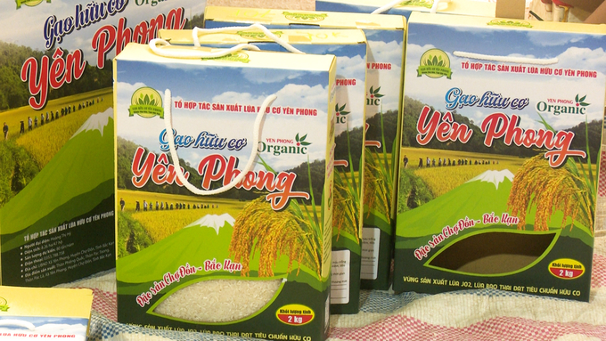 Sản phẩm gạo hữu cơ của tổ hợp tác trồng lúa hữu cơ xã Yên Phong (huyện Chợ Đồn). Ảnh: Ngọc Tú. 