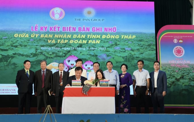 PAN Group signing a cooperation agreement with Dong Thap province to implement the project aimed at enhancing the income of rice farmers.