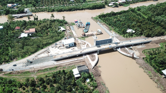 Cống Bến Rớ tại xã Tiên Long, huyện Châu Thành, tỉnh Bến Tre sẵn sàng vận hành ngăn mặn từ sông Hàm Luông vào thượng nguồn sông Ba Lai. Ảnh: TL.