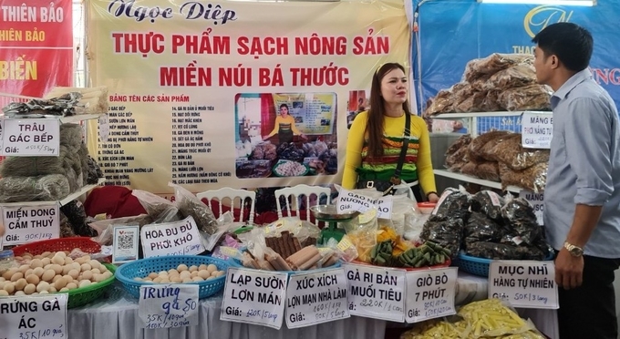 Ba Thuoc district products are displayed at the Conference connecting supply and demand for safe agricultural and food products in Thanh Hoa Province 2023.