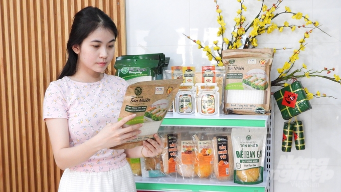 Bánh tráng Tân Nhiên được người tiêu dụng bình chọn Hàng Việt Nam chất lượng cao. Ảnh: Trần Trung.