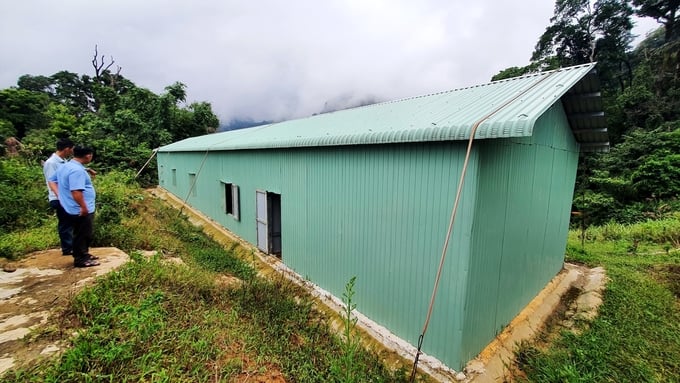 Nhà tránh sạt lở cho người dân huyện Phước Sơn vừa được xây dựng xong. Ảnh: Lê Khánh.